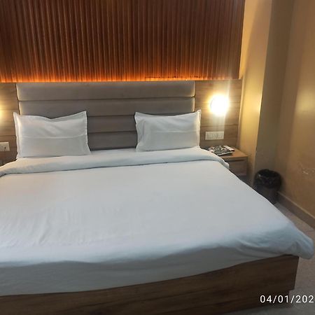 Icyhotels Hl Inn Chinhat المظهر الخارجي الصورة